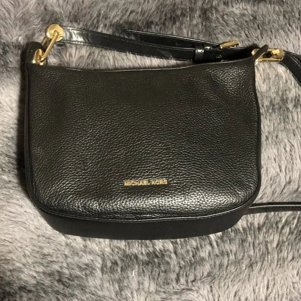 MICHAEL KORS Medium Pochette Crossbody Bag With Black And Gold Hardware - Picture 2 of 6